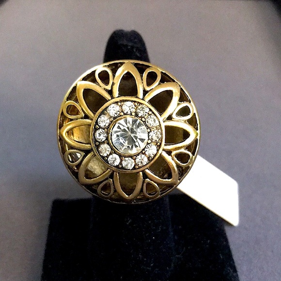 Jewelry - ‼️LAST DAY‼️ Open Metal Work Flower Rhinestone Stretch Ring